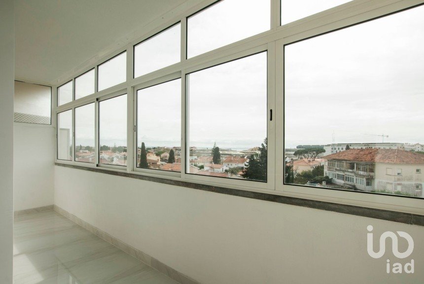 Apartamento T3 em Carcavelos e Parede de 119 m²