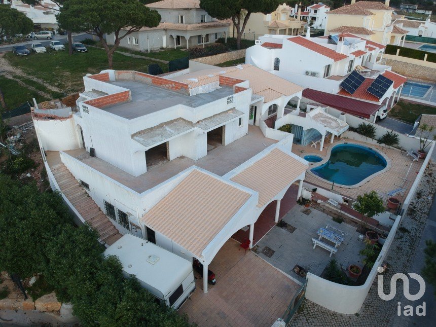 House T4 in Quarteira of 304 m²