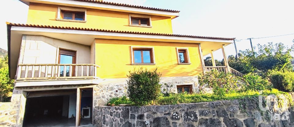 Casa tradicional T4 em Loivo de 441 m²