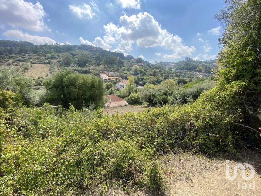 Terreno em Ramada e Caneças de 2 560 m²