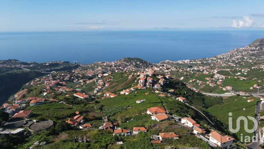 Terreno em Estreito de Câmara de Lobos de 1 325 m²