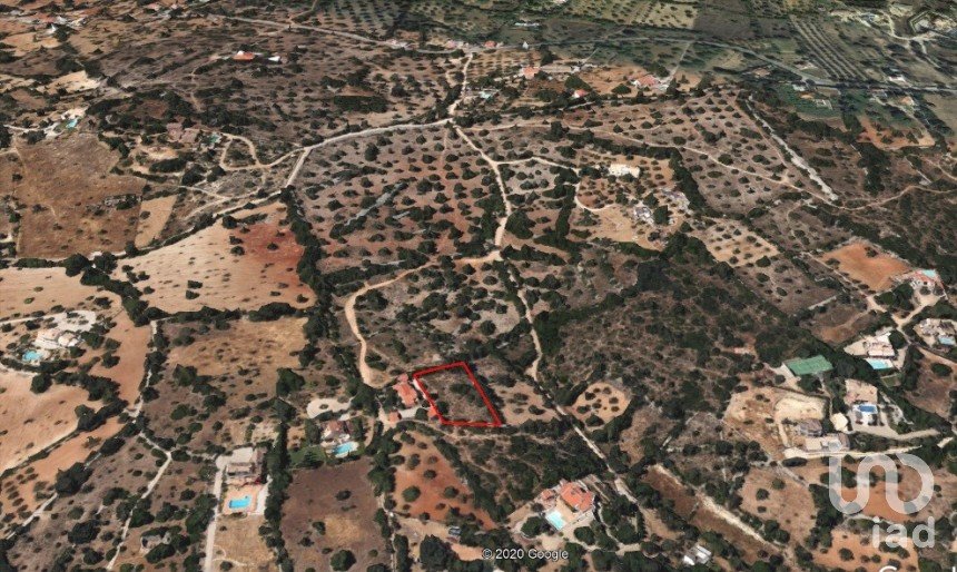 Land in Santa Bárbara de Nexe of 1,880 m²