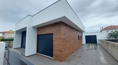 Casa T3 em Fernão Ferro de 174 m²