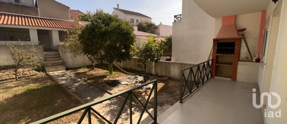 Gîte T4 à Charneca De Caparica E Sobreda de 225 m²