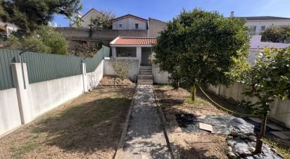 Casa T4 em Charneca De Caparica E Sobreda de 225 m²