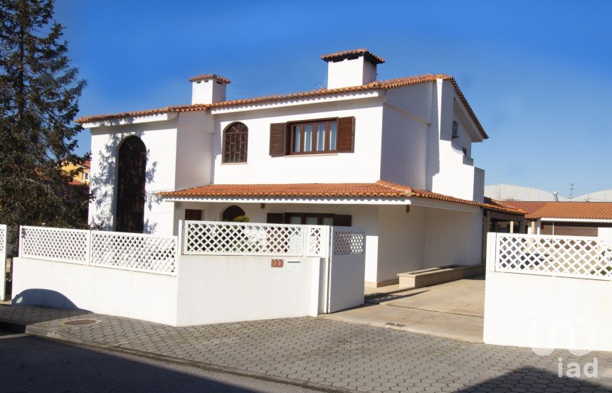 Casa T3 em Cortegaça de 370 m²