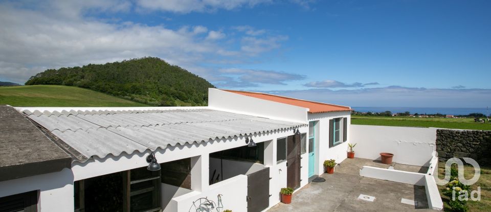 Lodge T3 in Pico da Pedra of 236 m²