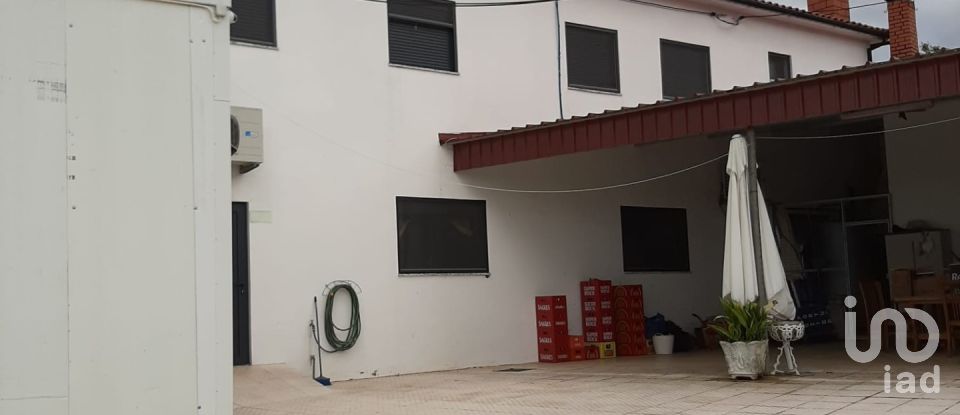 Boutique/Local commercial à Lagoaça e Fornos de 280 m²