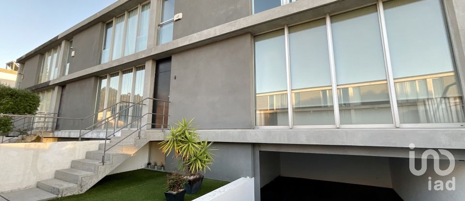 Casa T5 em Mozelos de 315 m²