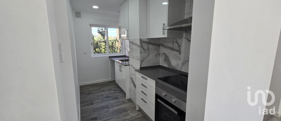 Apartamento T2 em Rio de Mouro de 67 m²