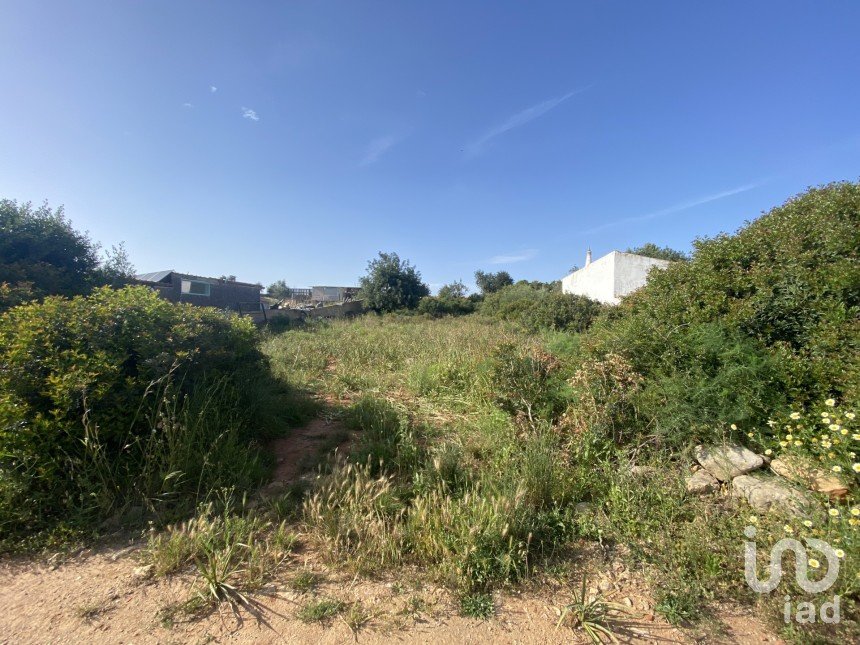 Land in Ferreiras of 1,000 m²