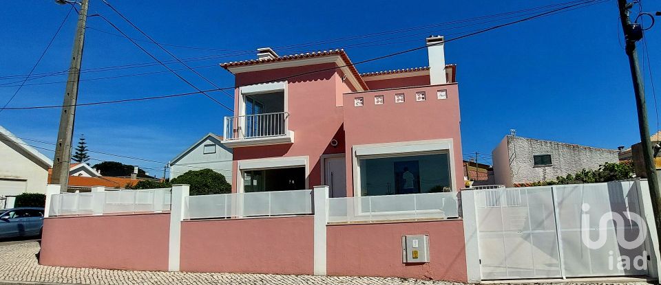 Casa T3 em Charneca De Caparica E Sobreda de 255 m²