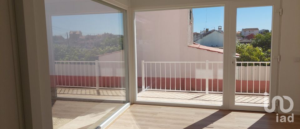 Casa T3 em Charneca De Caparica E Sobreda de 255 m²