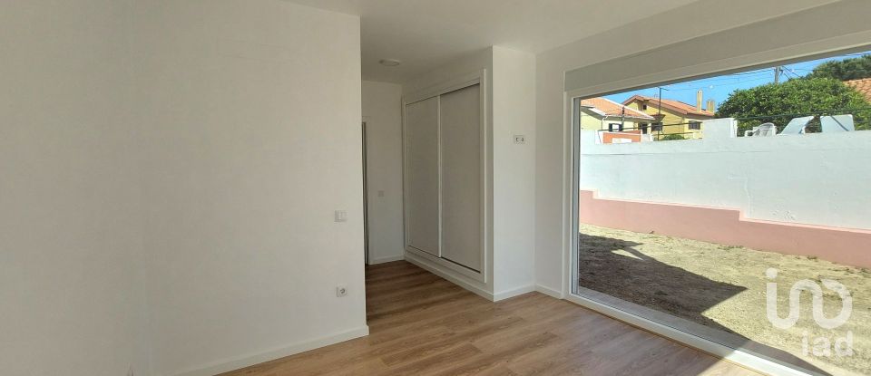 Casa T3 em Charneca De Caparica E Sobreda de 255 m²