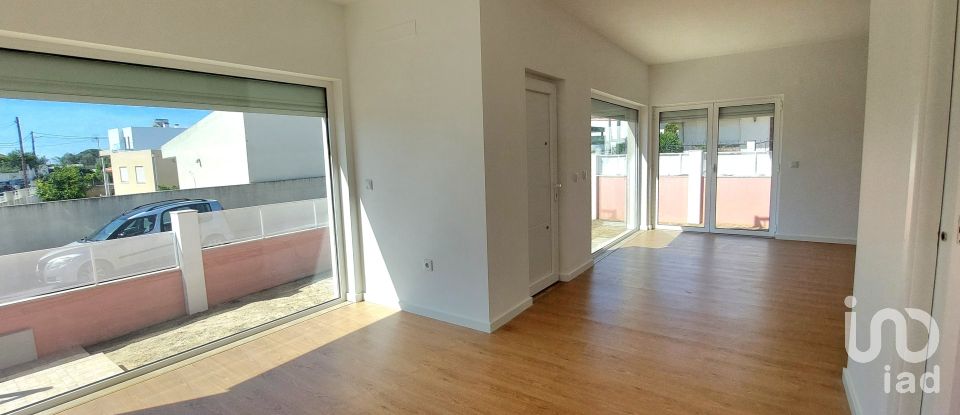 Casa T3 em Charneca De Caparica E Sobreda de 255 m²