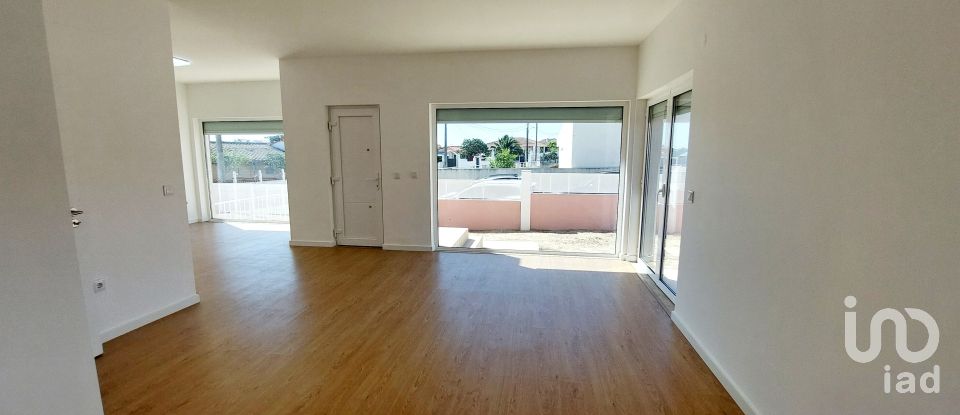 Casa T3 em Charneca De Caparica E Sobreda de 255 m²