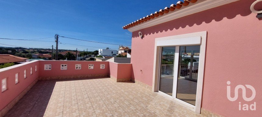 Casa T3 em Charneca De Caparica E Sobreda de 255 m²