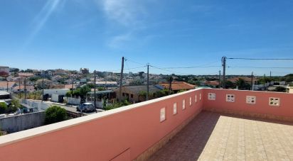 Casa T3 em Charneca De Caparica E Sobreda de 255 m²