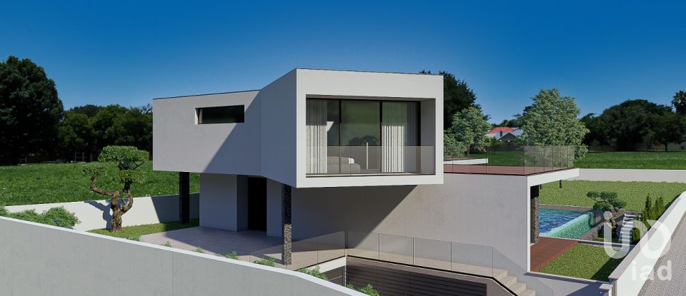 Casa T3 em Famalicão de 328 m²