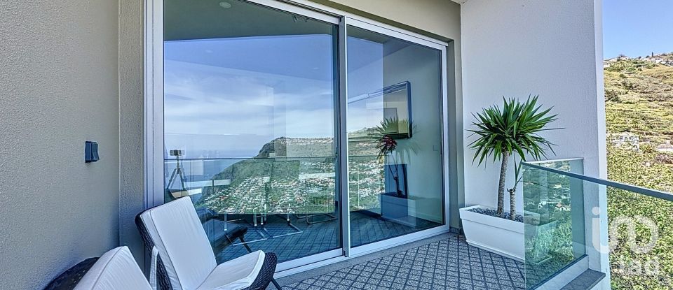 House T2 in Arco da Calheta of 146 m²