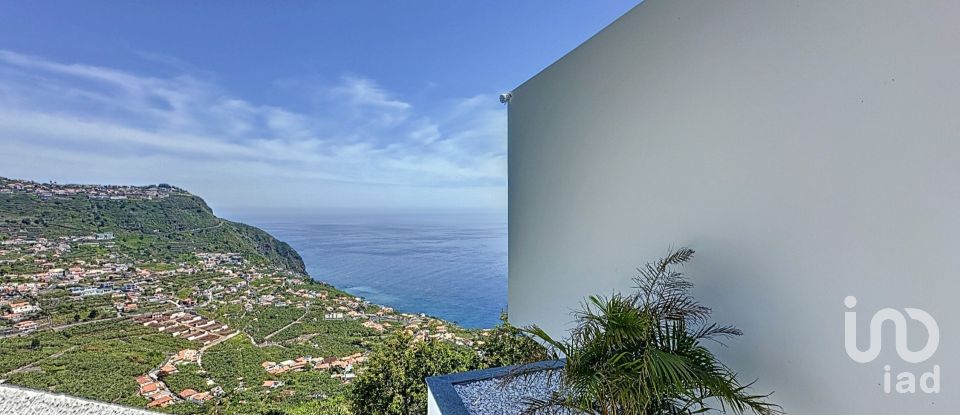 House T2 in Arco da Calheta of 146 m²