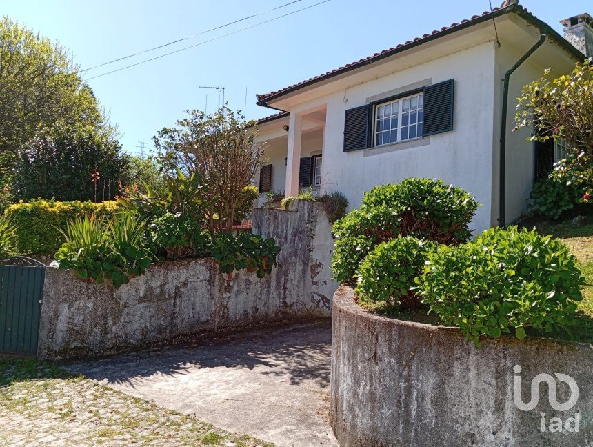 Casa / Villa T4 em Rebordões (Souto) de 233 m²