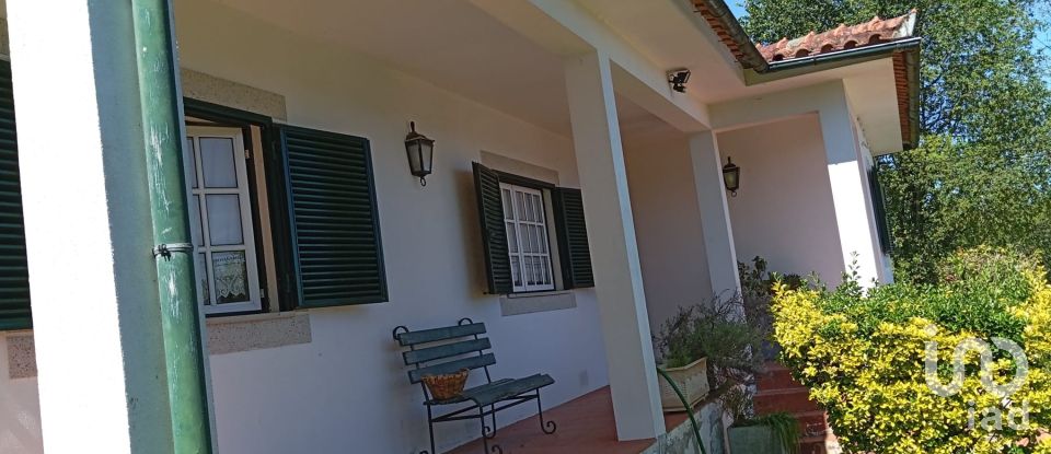 Casa / Villa T4 em Rebordões (Souto) de 233 m²