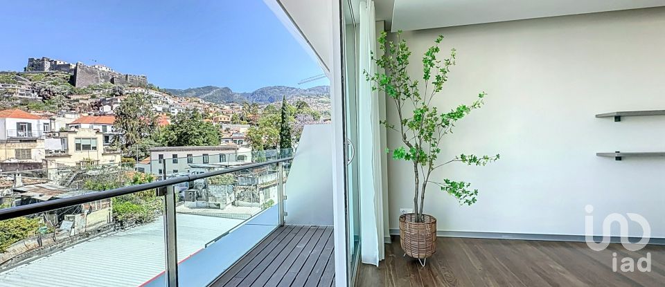 Apartamento T3 em Funchal (Sé) de 215 m²