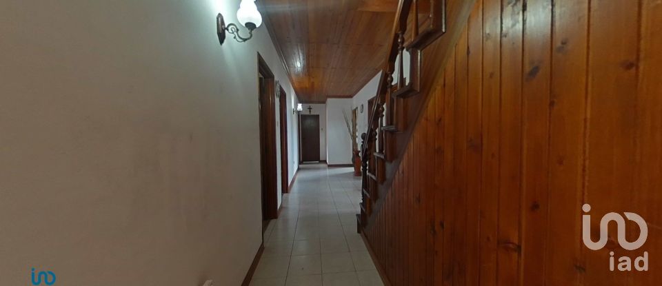 Casa T3 em Ribeirinha de 374 m²