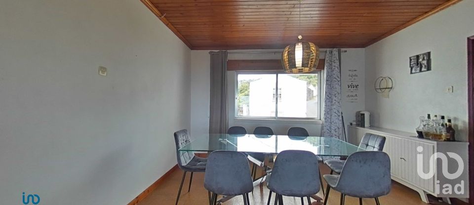 Casa T3 em Ribeirinha de 374 m²