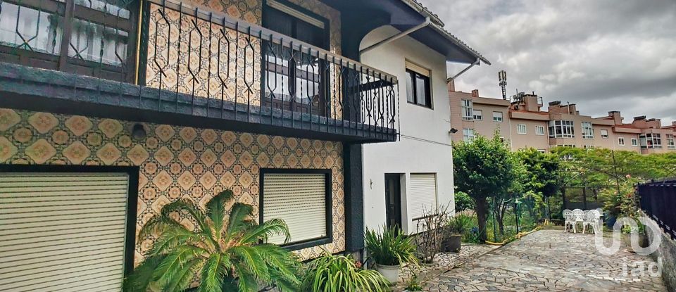 Casa / Villa T6 em Oliveira De Azeméis, Santiago De Riba-Ul, Ul, Macinhata Da Seixa E Madail de 197 m²