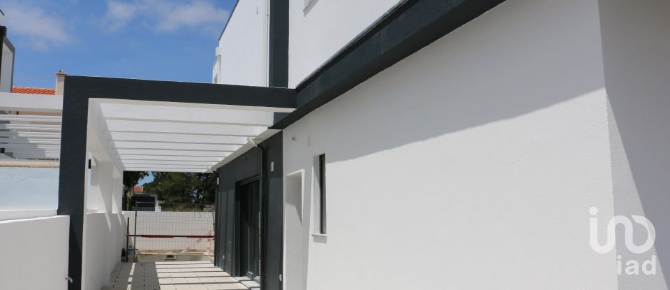 House T3 in Fernão Ferro of 162 m²