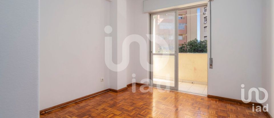 Apartamento T2 em Faro (Sé e São Pedro) de 71 m²