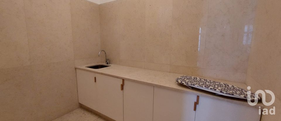 Apartamento T1 em Santa Maria Maior de 80 m²