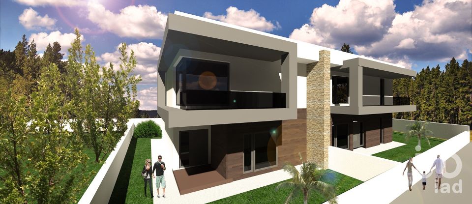 House T4 in Fernão Ferro of 285 m²