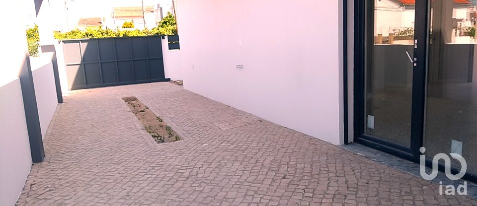 House T4 in Fernão Ferro of 285 m²