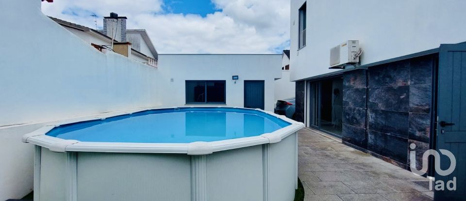 House T4 in Quinta do Conde of 199 m²