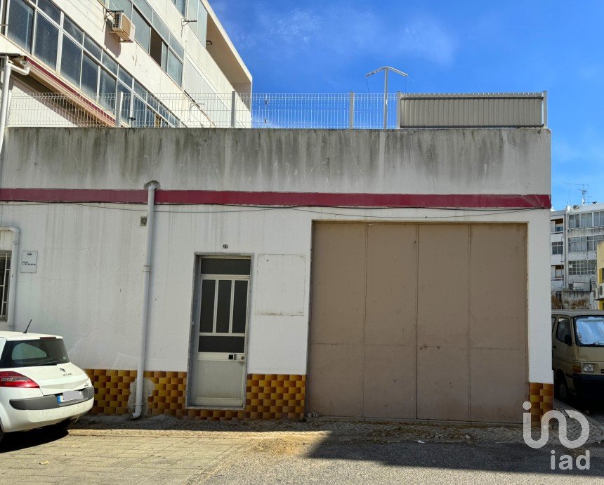 Shop / premises commercial in Faro (Sé e São Pedro) of 500 m²