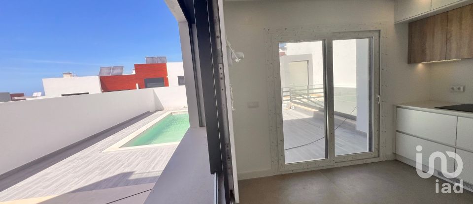 Habitação T4 em Carvoeira de 308 m²