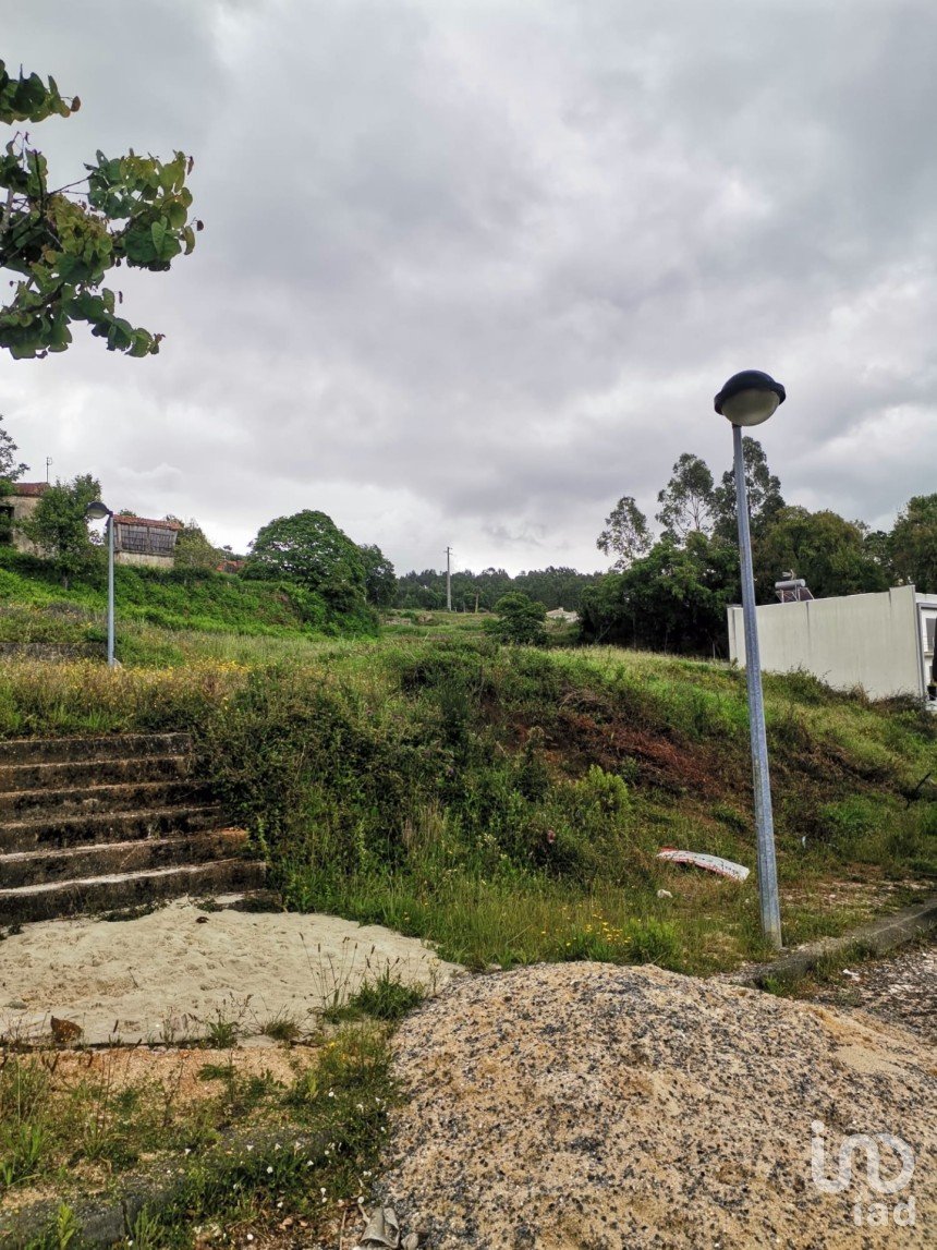 Terreno em Vila de Cucujães de 322 m²