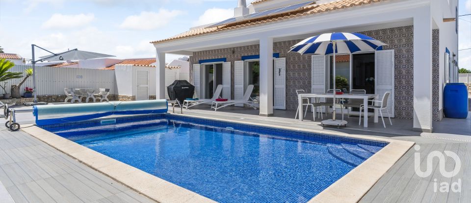 Maison traditionnelle T4 à Lagoa e Carvoeiro de 221 m²