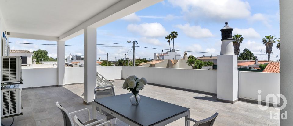 Casa tradicional T4 em Lagoa e Carvoeiro de 221 m²