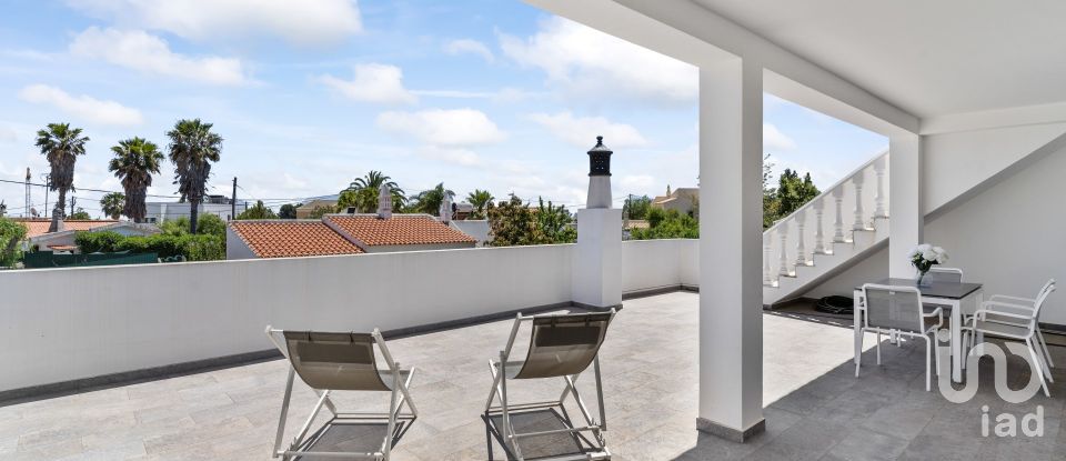 Casa tradicional T4 em Lagoa e Carvoeiro de 221 m²