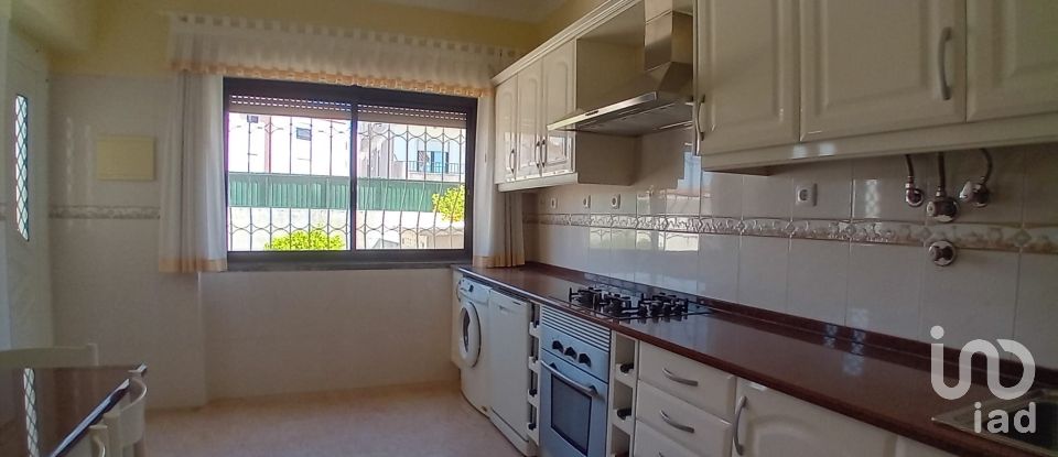 Casa / Villa T5 em Algueirão-Mem Martins de 258 m²