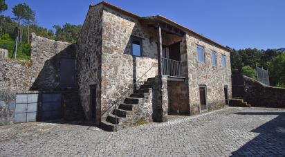 Maison de village T4 à Vila Nova de 206 m²
