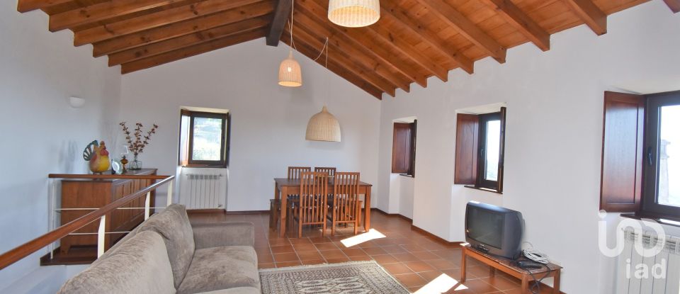 Maison de village T4 à Vila Nova de 206 m²