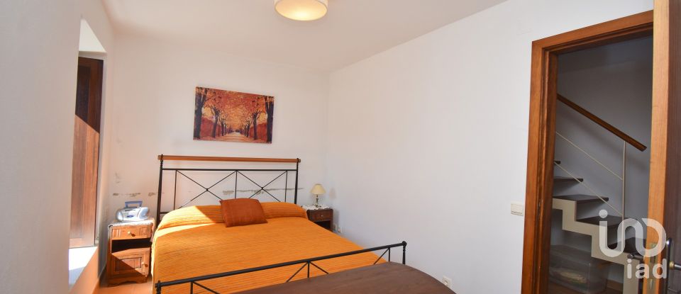 Maison de village T4 à Vila Nova de 206 m²