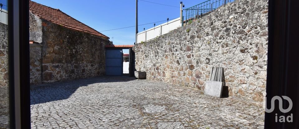 Maison de village T4 à Vila Nova de 206 m²