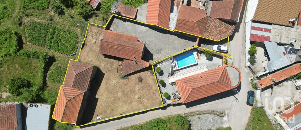 Maison de village T4 à Vila Nova de 206 m²