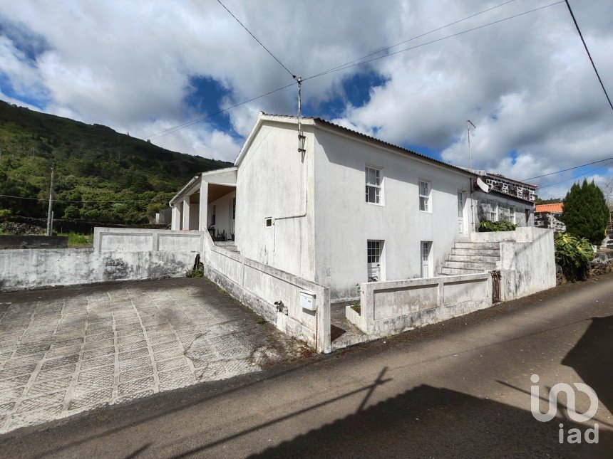 Gîte T3 à Ribeiras de 181 m²